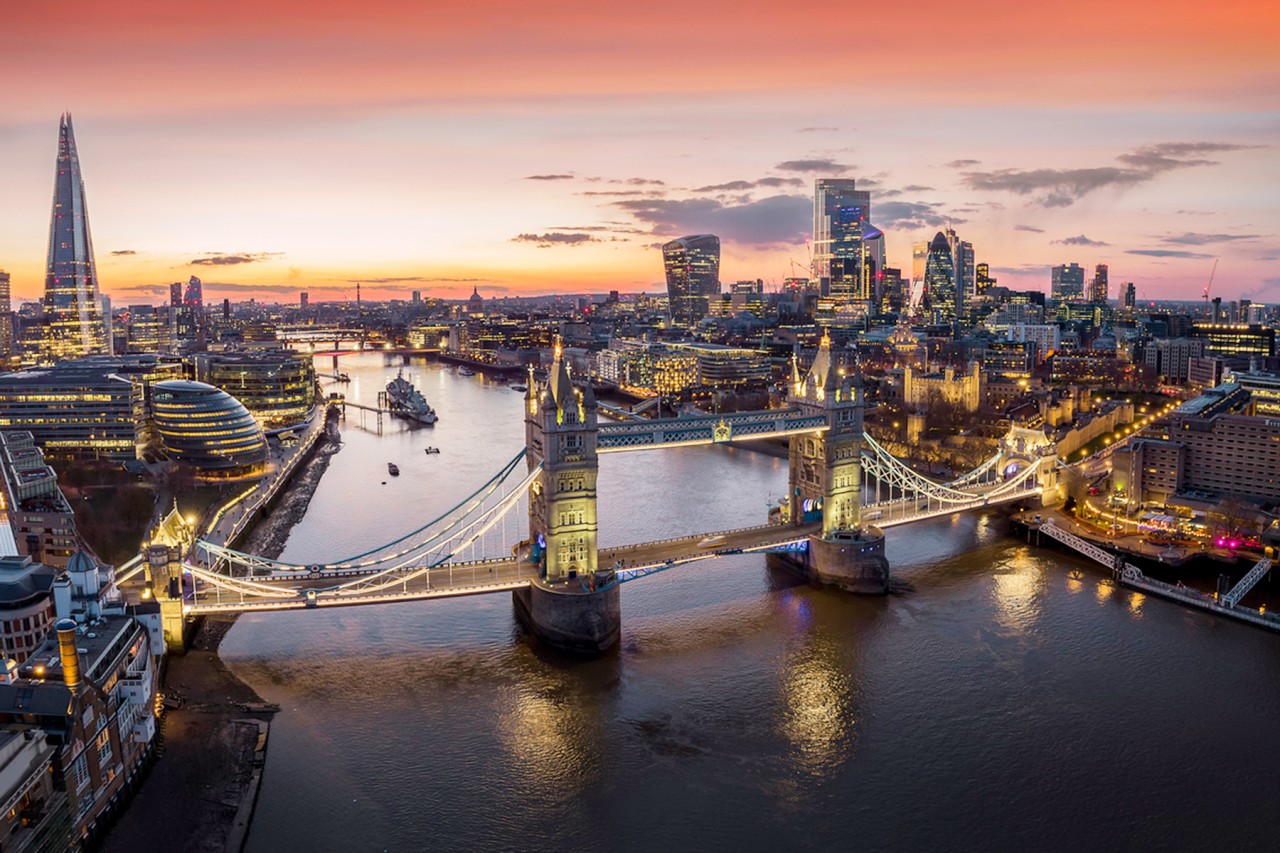 Women in Tech London Summit background